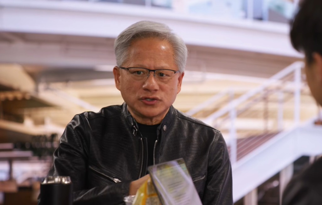 全球科技股暴跌，黄仁勋下场“救市”：力挺CoreWeave，直指“AI算力全靠两家实验室买单”是巨大误读